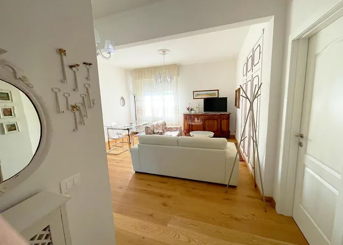 Big Apartment With Free Parking